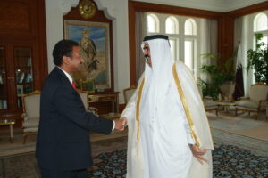 سمو الأمير الشيخ حمد بن خليفة آل ثاني يستقبل مستشار الرئيس السوداني مصطفى عثمان إسماعيل في الدوحة
