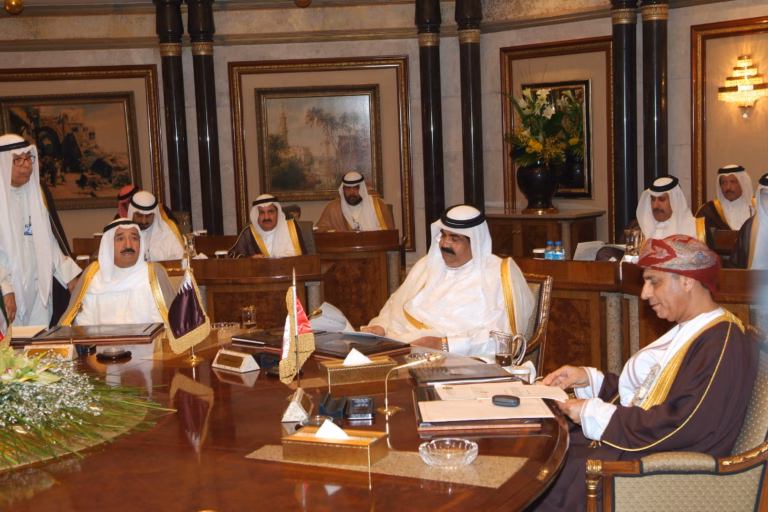 سمو الأمير الشيخ حمد بن خليفة آل ثاني يشارك في القمة التشاورية الثامنة لدول مجلس التعاون لدول الخليج العربية في الرياض