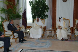 سمو الأمير الشيخ حمد بن خليفة آل ثاني يستقبل وزير الخارجية الأردني عبدالإله الخطيب في الدوحة
