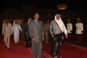 سمو الأمير الشيخ حمد بن خليفة آل ثاني يستقبل الرئيس الإريتري أسياس أفورقي في الدوحة