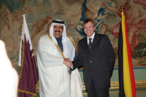 سمو الأمير الشيخ حمد بن خليفة آل ثاني يزور مملكة بلجيكا ويعقد مباحثات مع رئيس الوزراء البلجيكي غي فيرهوفشتات في بروكسل