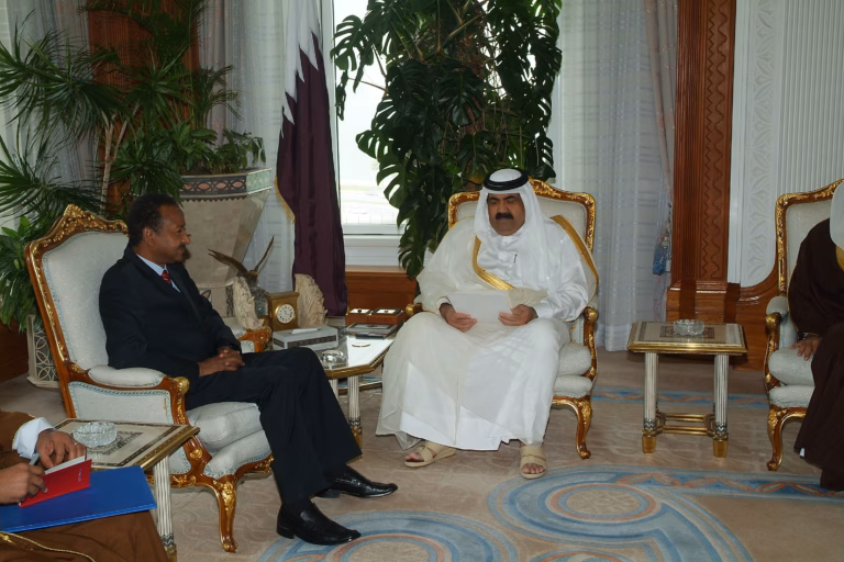سمو الأمير الشيخ حمد بن خليفة آل ثاني يستقبل مستشار الرئيس السوداني مصطفى عثمان إسماعيل في الدوحة