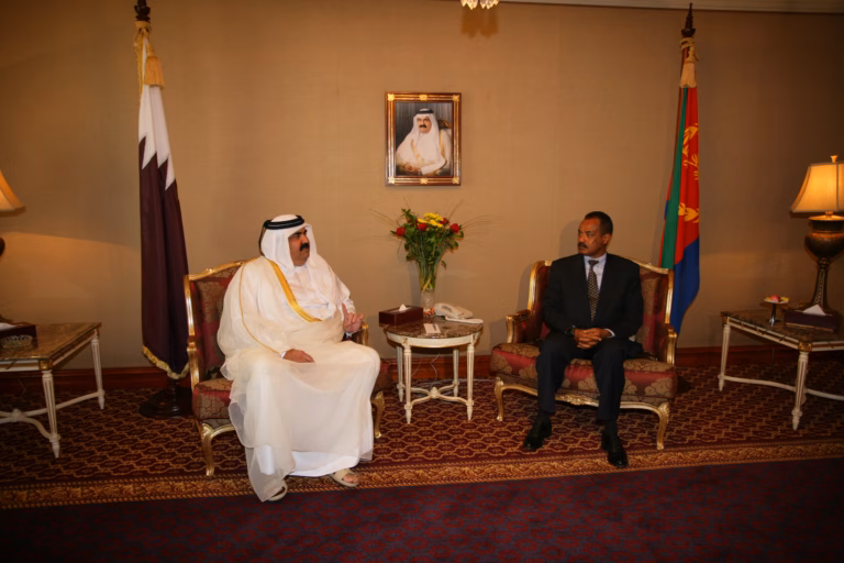 سمو الأمير الشيخ حمد بن خليفة آل ثاني يلتقي الرئيس الإريتري أسياس أفورقي في الدوح