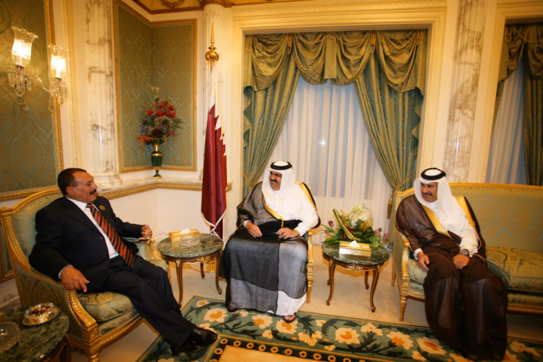 سمو الأمير الشيخ حمد بن خليفة آل ثاني يلتقي الرئيس اليمني علي عبدالله صالح في الرياض
