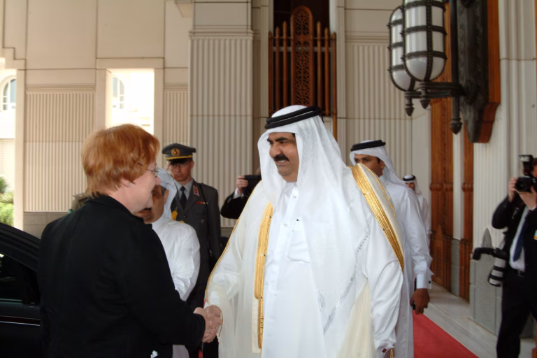 سمو الأمير الشيخ حمد بن خليفة آل ثاني يستقبل رئيسة جمهورية فنلندا تاريا هالونين في الدوحة