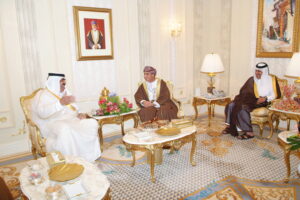 سمو الأمير الشيخ حمد بن خليفة آل ثاني يلتقي نائب رئيس الوزراء العماني فهد بن محمود آل سعيد في الرياض
