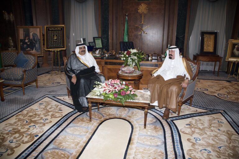 سمو الأمير الشيخ حمد بن خليفة آل ثاني يزور المملكة العربية السعودية ويلتقي خادم الحرمين الشريفين الملك عبدالله بن عبدالعزيز آل سعود