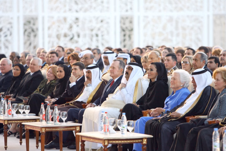 سمو الأمير الشيخ حمد بن خليفة آل ثاني وسمو الشيخة موزا بنت ناصر يفتتحان جامعة تكساس إي أند أم في المدينة التعليمية بالدوحة