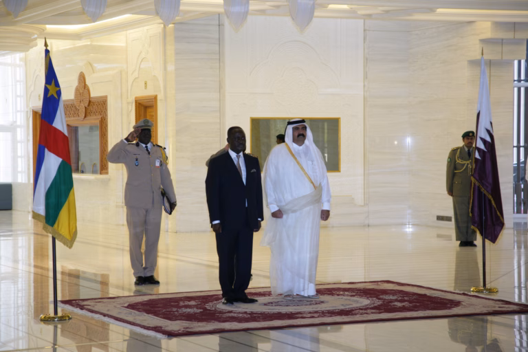 سمو الأمير الشيخ حمد بن خليفة آل ثاني يستقبل رئيس جمهورية أفريقيا الوسطى في الدوحة