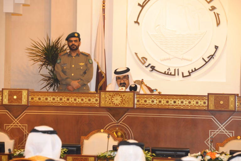 سمو الأمير الشيخ حمد بن خليفة آل ثاني يفتتح الدورة الأربعين لمجلس الشورى في الدوحة